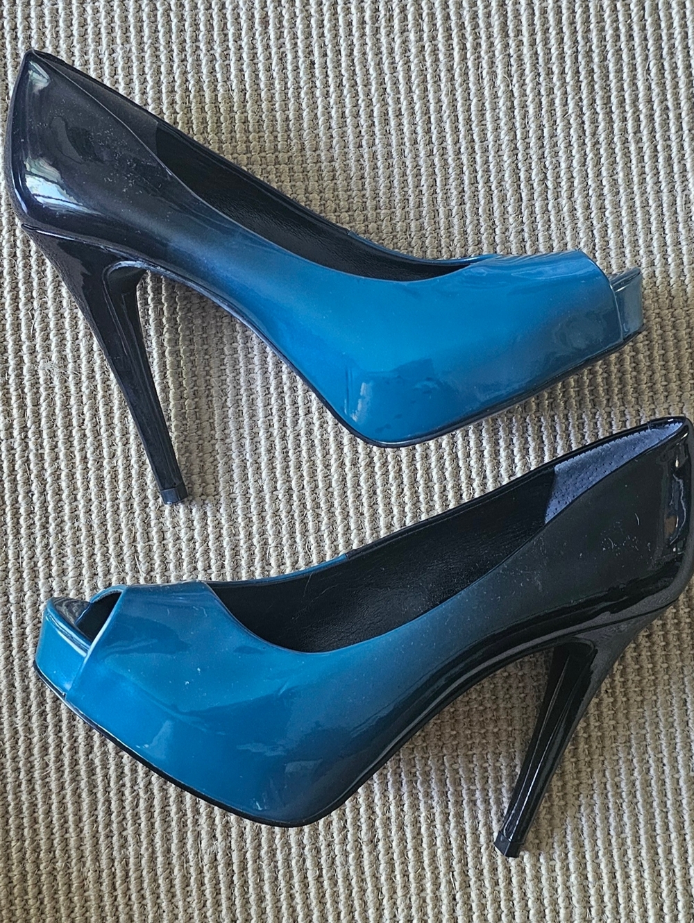 GUESS Blue Black Patent Peep-Toe Ombré 4.5" High Heels - Women's Size 8M